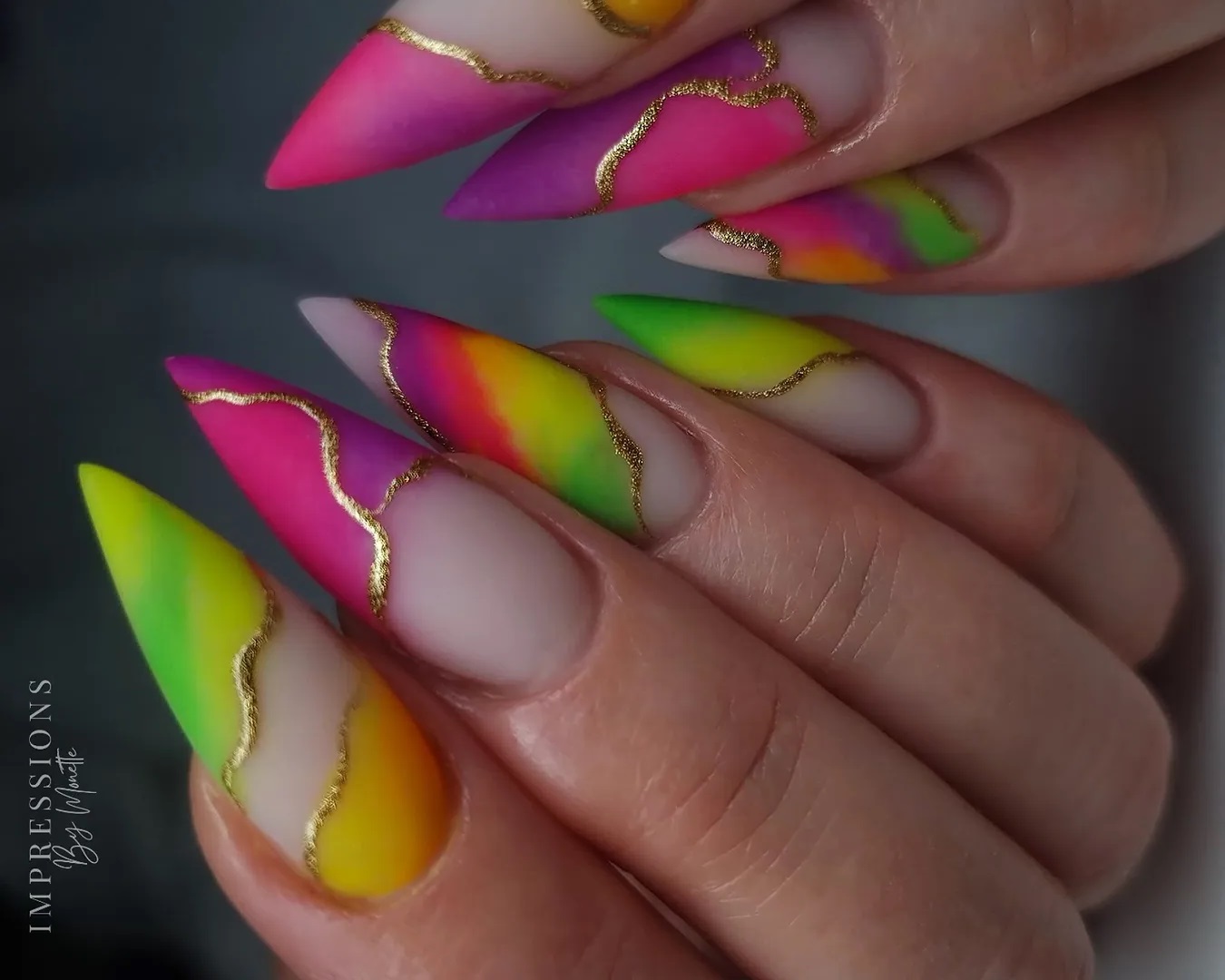 Unhas Decoradas para o Carnaval degradê 