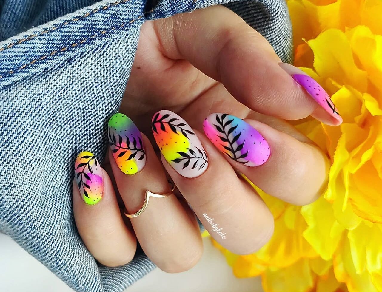Unhas Decoradas para o Carnaval degradê 