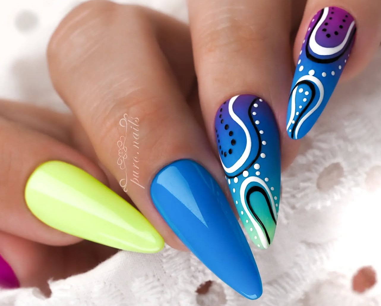 Unhas Decoradas para o Carnaval degradê