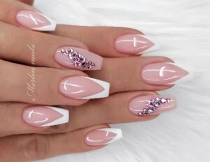 9 Fotos de Unhas em Gel Decoradas para Você se Inspirar