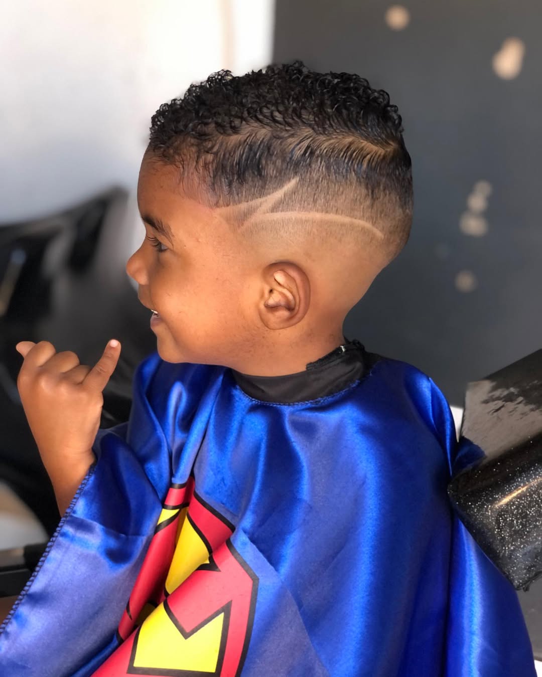 Corte de cabelo masculino infantil cacheado Low Fade 