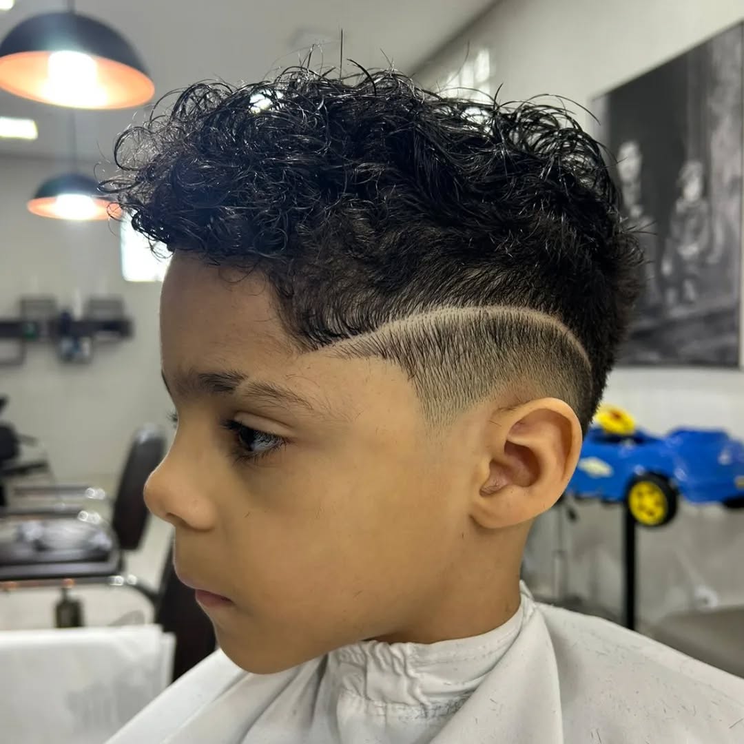 Corte de cabelo masculino infantil cacheado Low Fade 