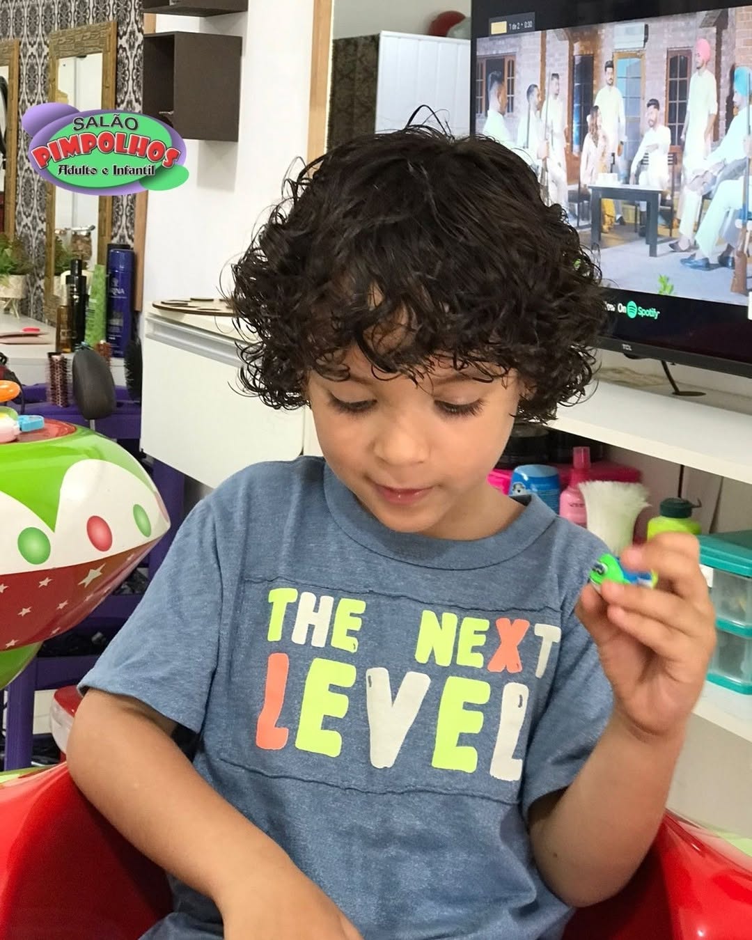 Corte de cabelo masculino infantil cacheado Surfista 
