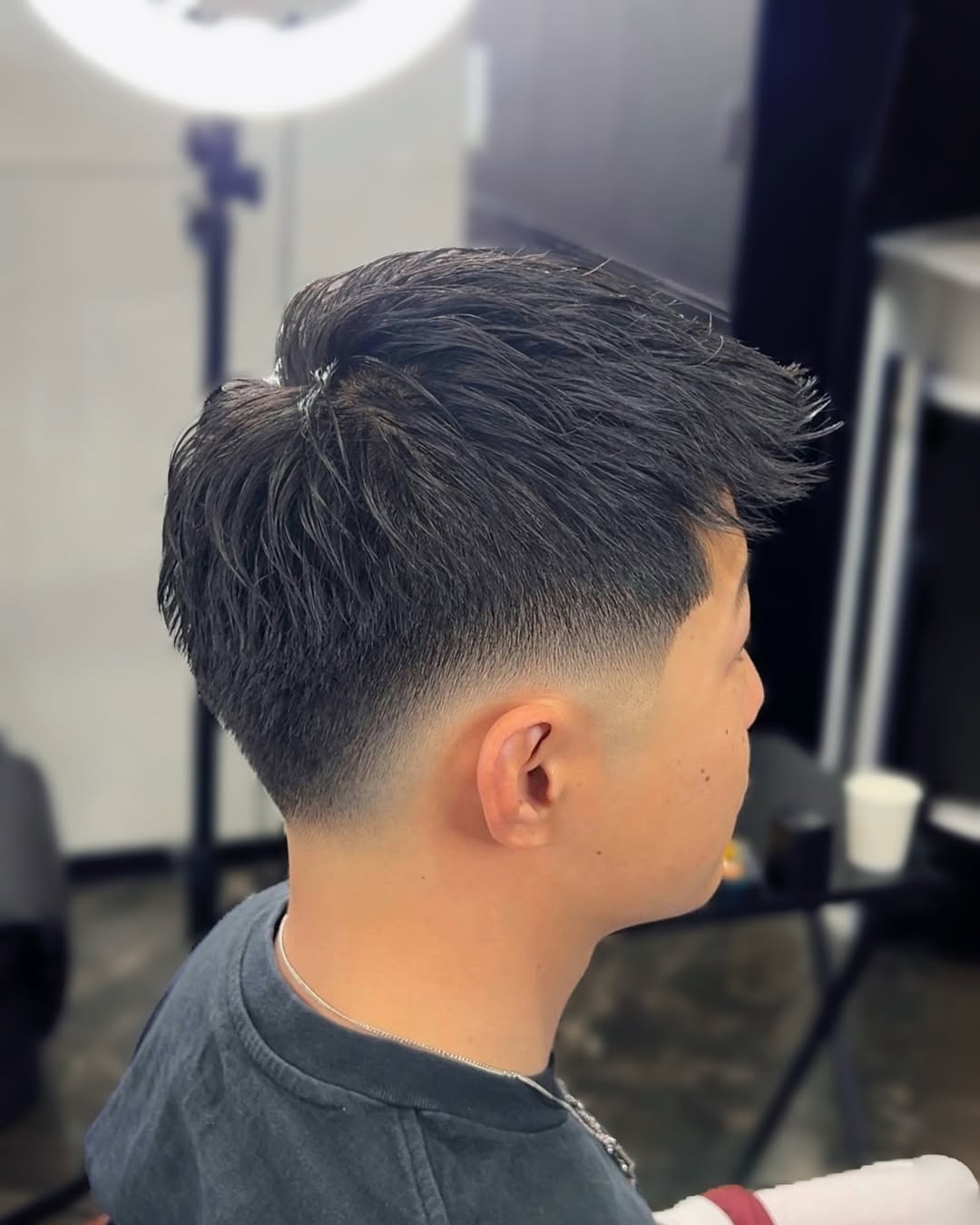 Corte de cabelo masculino liso Low Fade 