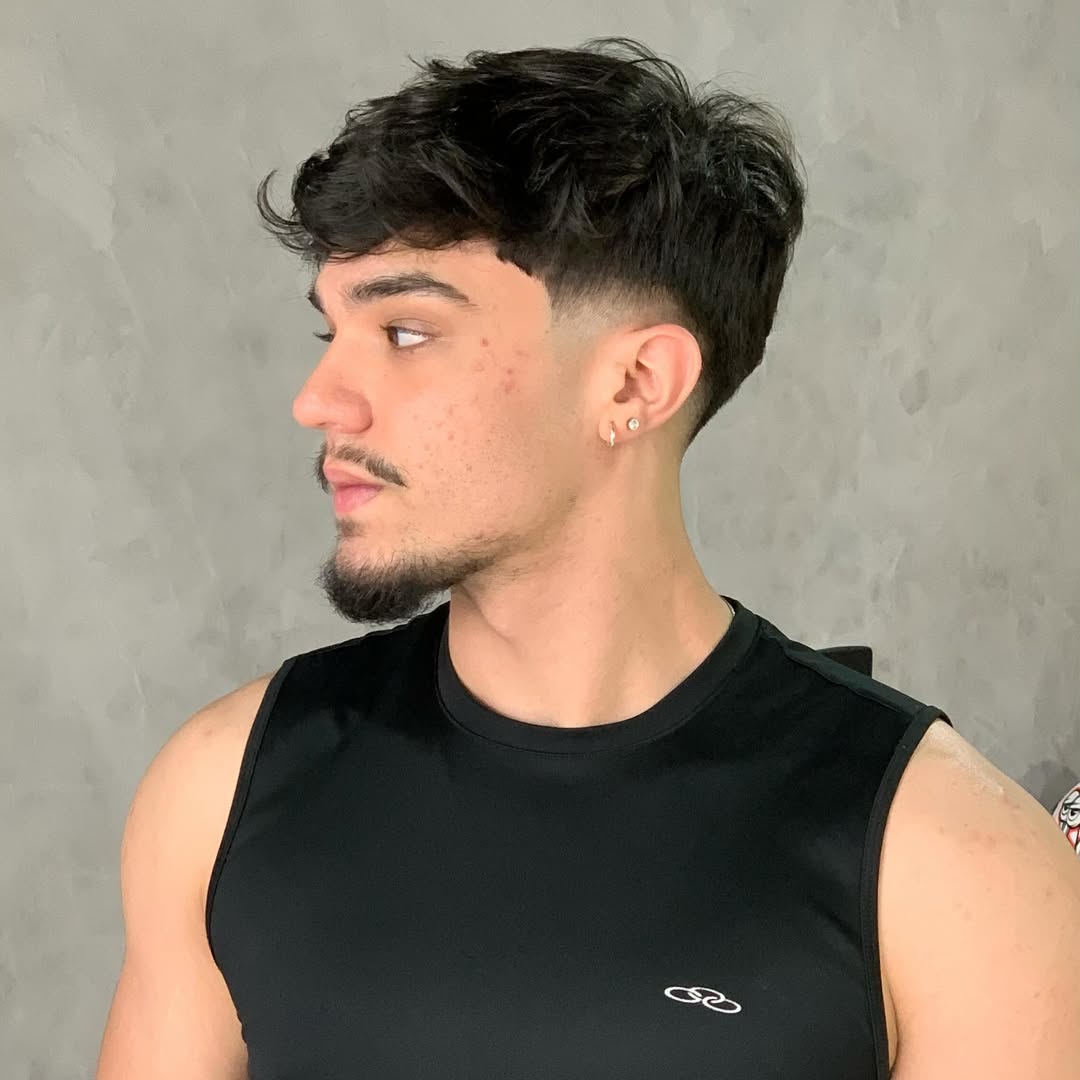 Corte de cabelo masculino liso Low Fade