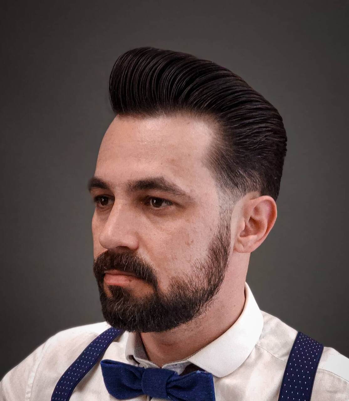 Corte de cabelo masculino liso Pompadour 